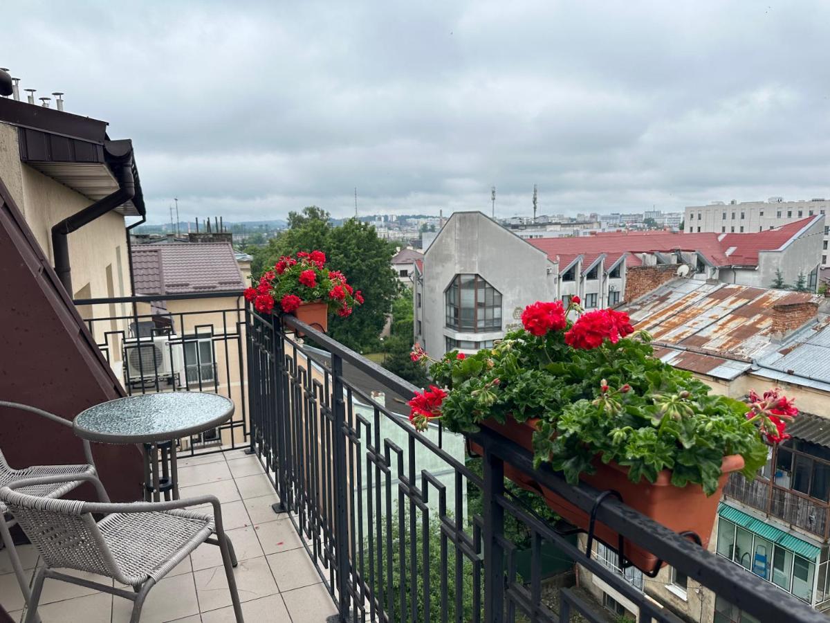 Nota Bene Hotel & Restaurant Lviv Eksteriør bilde