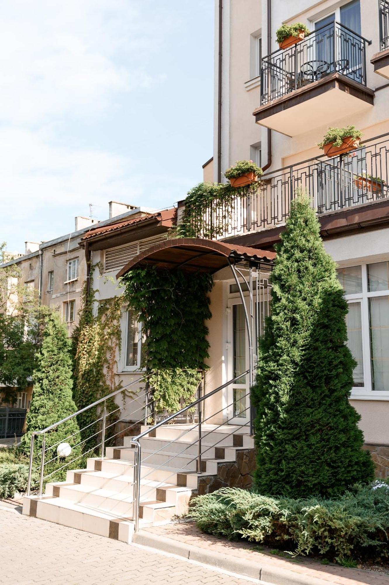 Nota Bene Hotel & Restaurant Lviv Eksteriør bilde